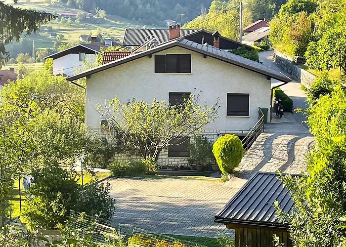 Apartma Savan アパート *