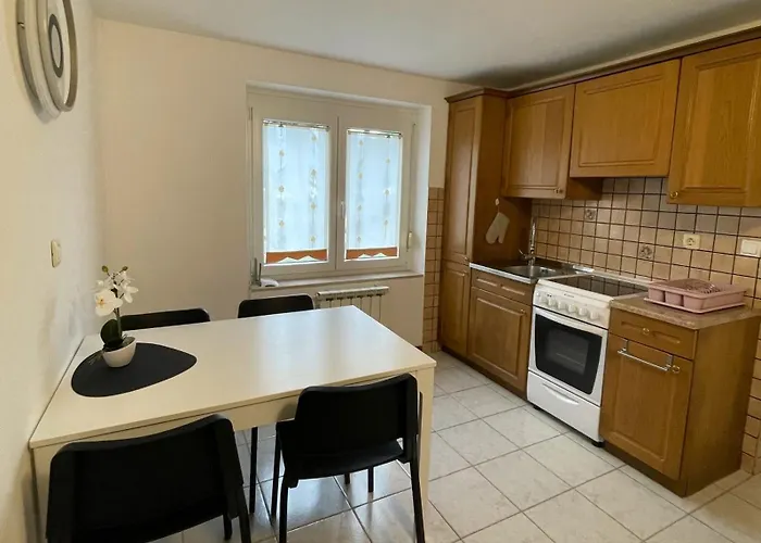 アパート Apartma Savan